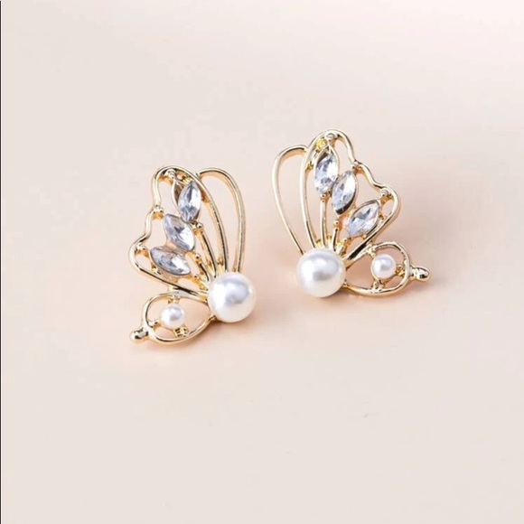 Kathrono Jewelry - 🦋 Stunning Faux Pearl Rhinestone Closed Wings 🦋